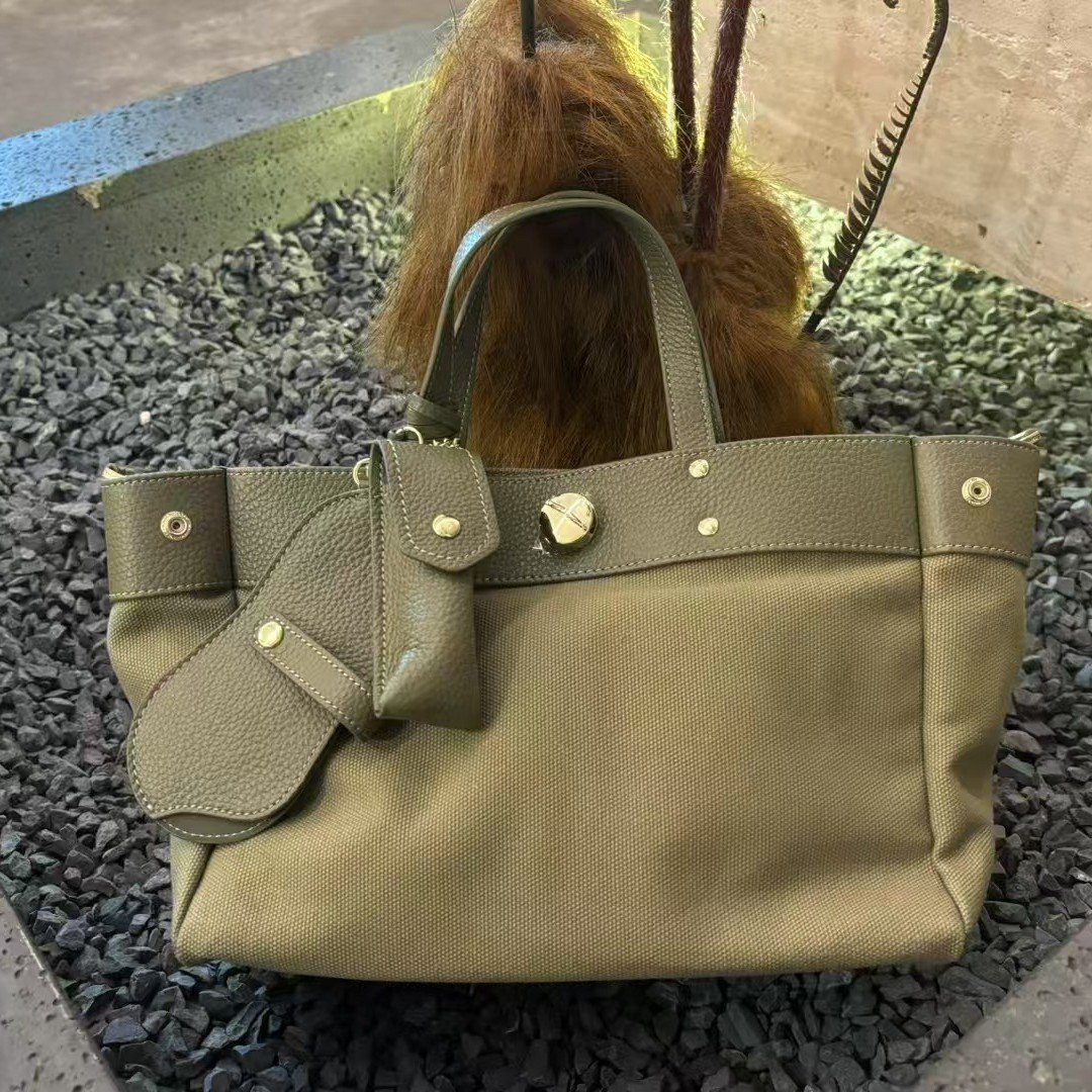 Textured Cowhide High Canvas Loose Crossbody Bag - الصورة 4