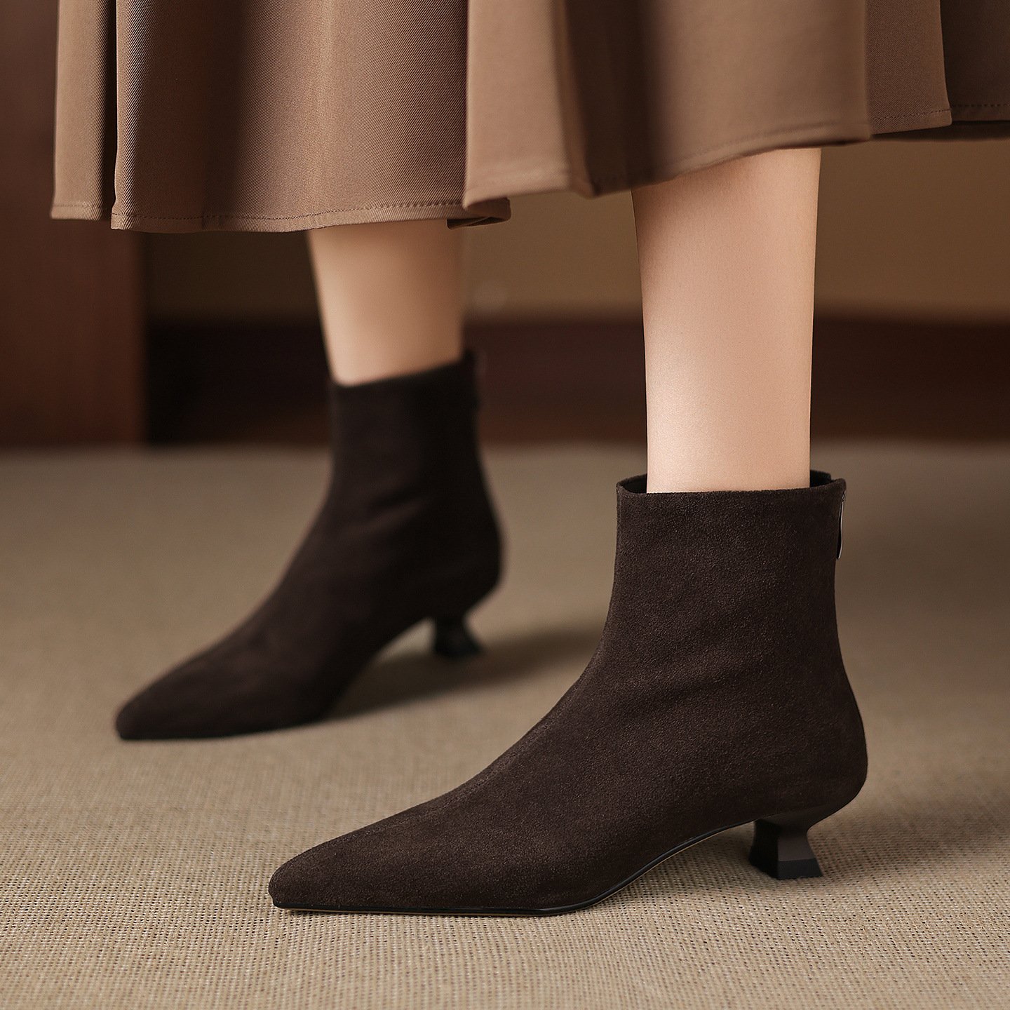 Cowhide Suede Pointed-toe Ankle Boots For Women - الصورة 2
