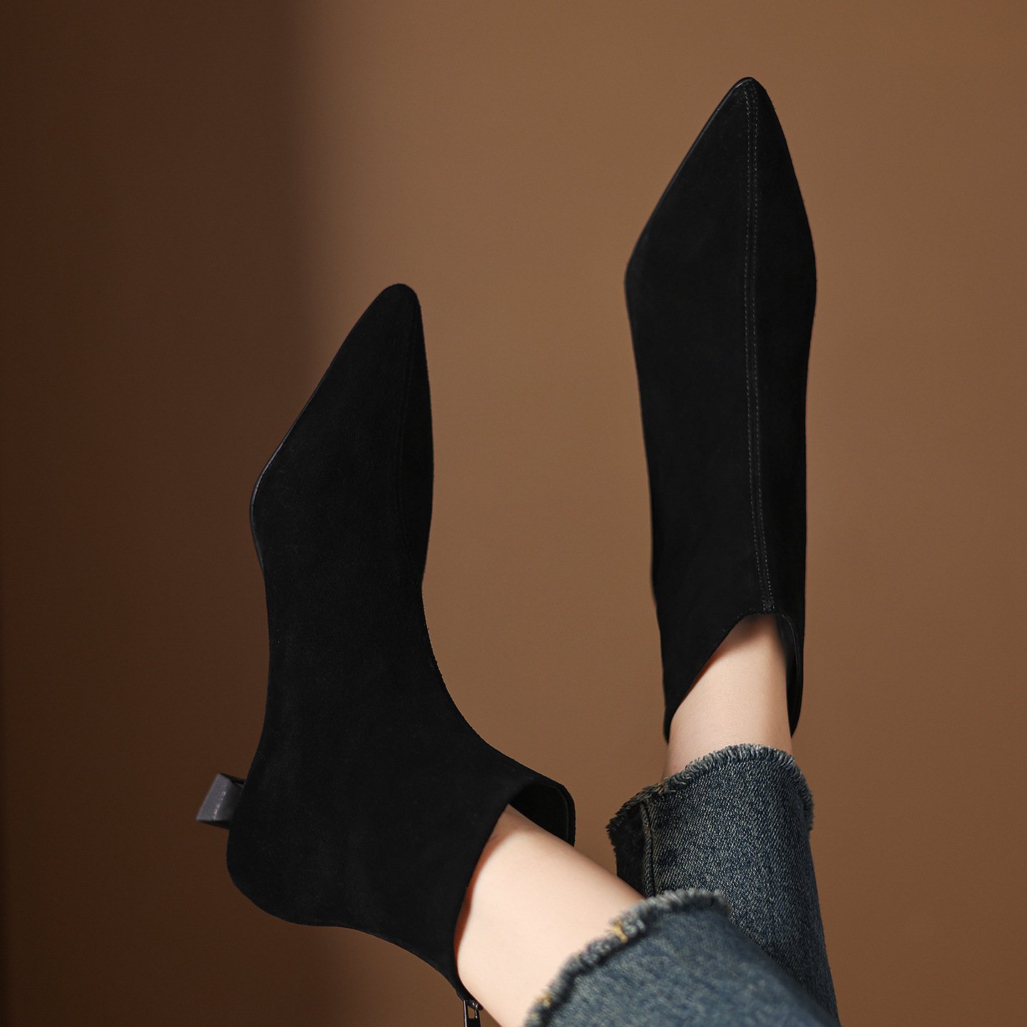 Cowhide Suede Pointed-toe Ankle Boots For Women - الصورة 9