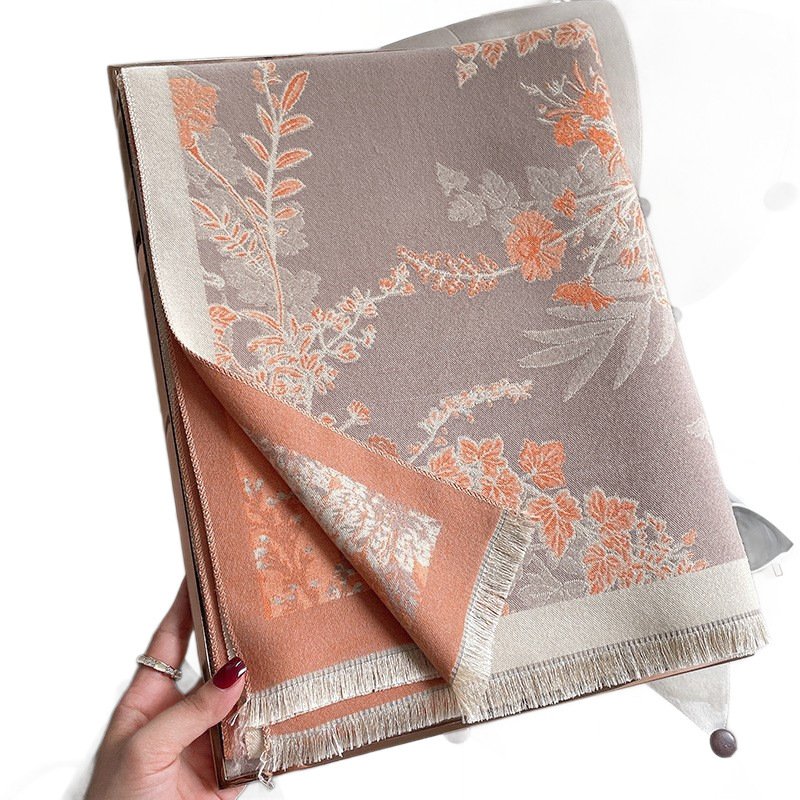 A Thick Warm Floral Tassel Shawl - الصورة 3